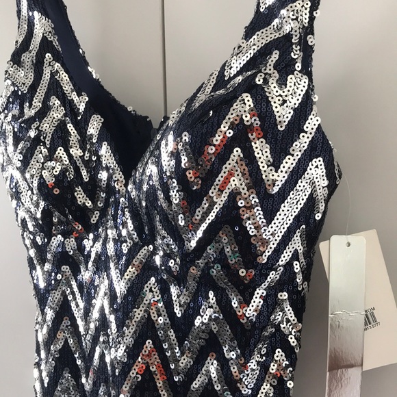 Gorgeous Blue & Silver Sequin 👗 Size: 3 - Picture 7 of 8